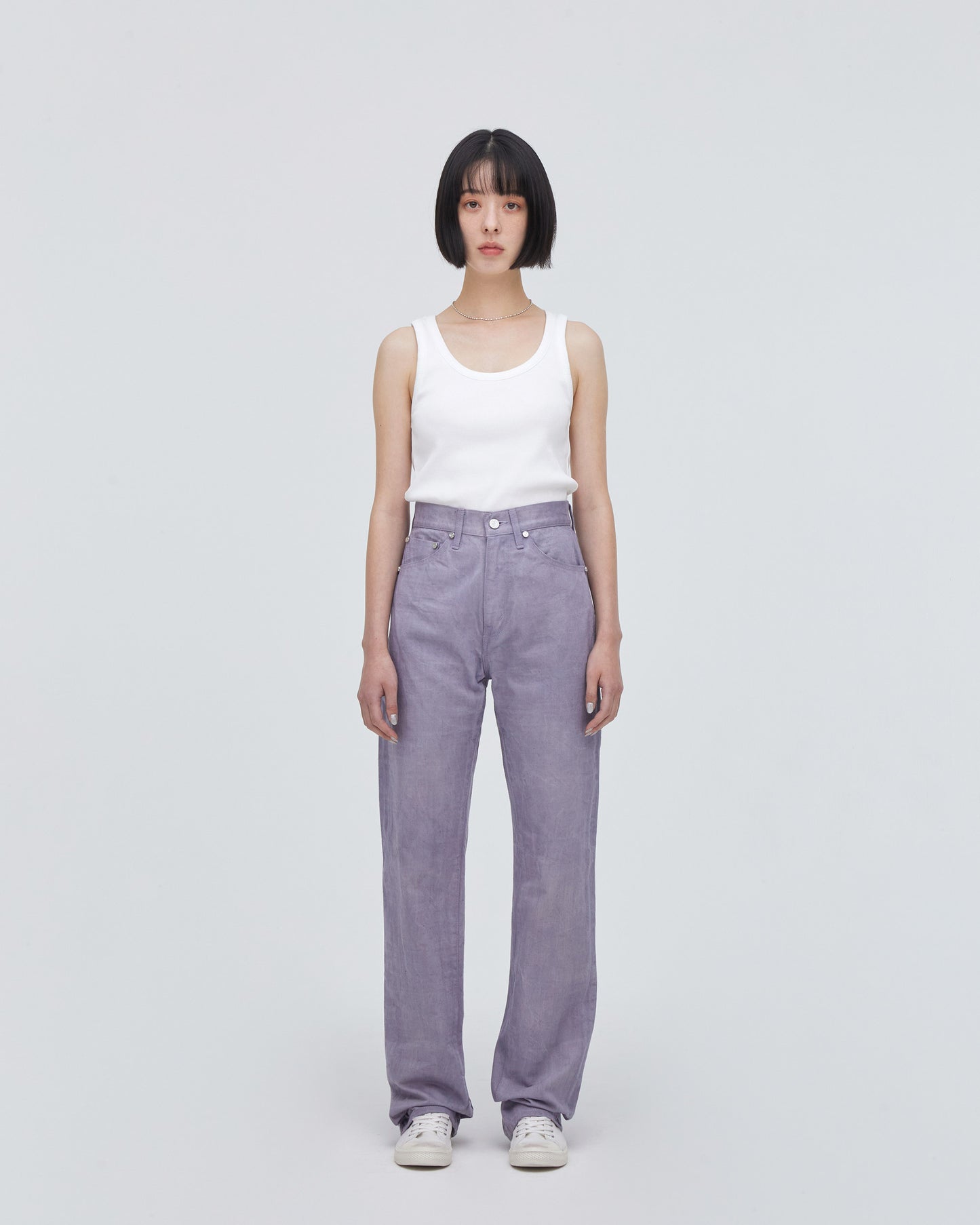 High-Waist Straight MODEL<br>フロントフィットスタイル<br>股下にスッキリと美しい三角形が見えるようにマチを施し立体的に仕上げています。
