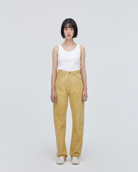 High-Waist Straight MODEL<br>フロントフィットスタイル<br>股下にスッキリと美しい三角形が見えるようにマチを施し立体的に仕上げています。