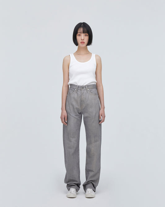 High-Waist Straight MODEL<br>フロントフィットスタイル<br>股下にスッキリと美しい三角形が見えるようにマチを施し立体的に仕上げています。