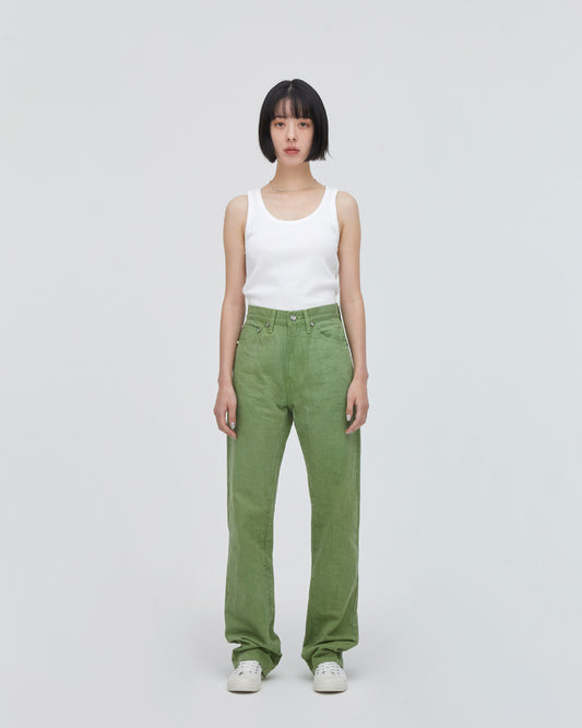 High-Waist Straight MODEL<br>フロントフィットスタイル<br>股下にスッキリと美しい三角形が見えるようにマチを施し立体的に仕上げています。