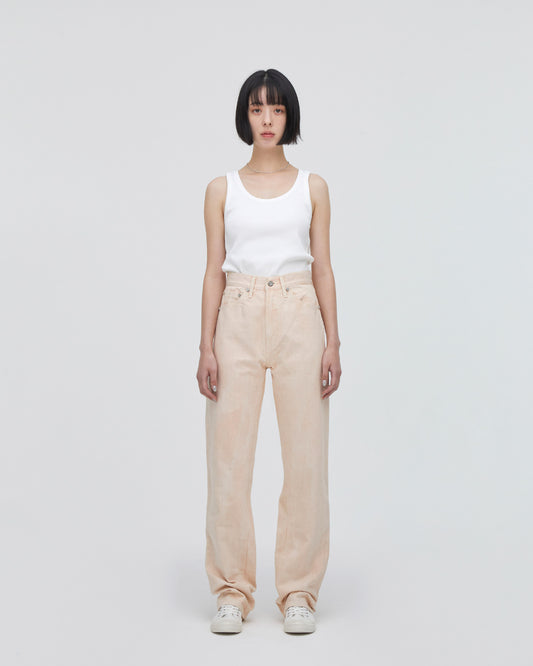 High-Waist Straight MODEL<br>フロントフィットスタイル<br>股下にスッキリと美しい三角形が見えるようにマチを施し立体的に仕上げています。