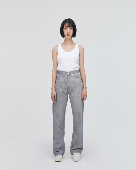 High-Waist Straight MODEL<br>フロントフィットスタイル<br>股下にスッキリと美しい三角形が見えるようにマチを施し立体的に仕上げています。