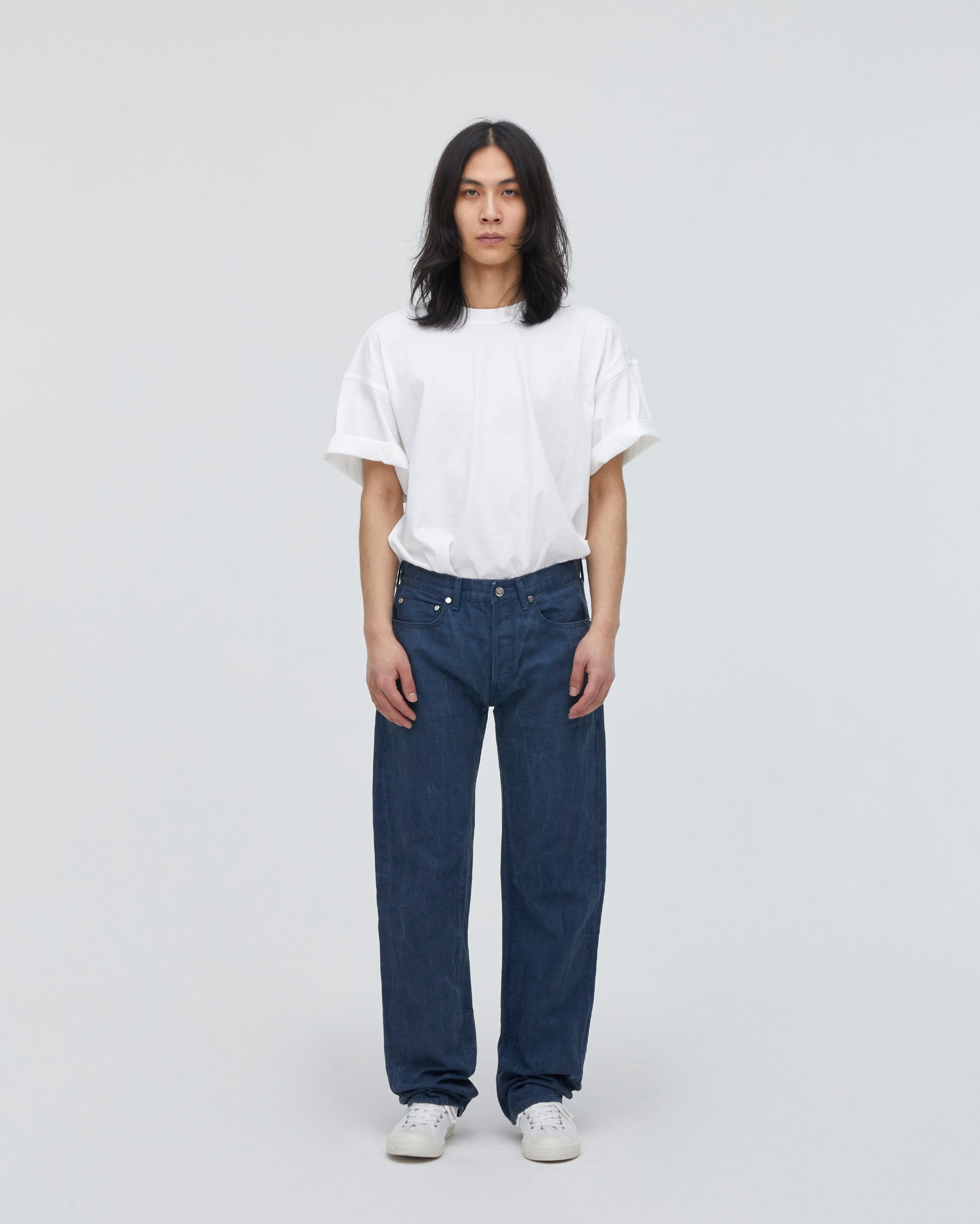 Standard Straight MODEL<br>フロントフィットスタイル<br>股下にスッキリと美しい三角形が見えるようにマチを施し立体的に仕上げています。