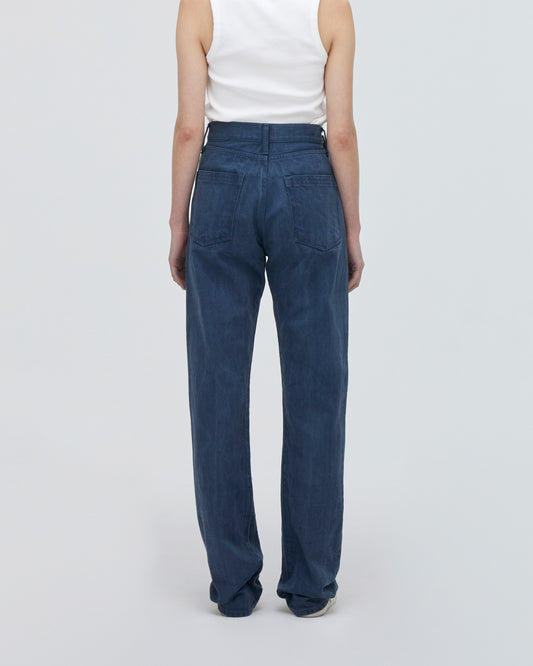 バックフィットスタイル<br>ヒップを包み込むように作った立体的なバックスタイルは小尻効果があります。