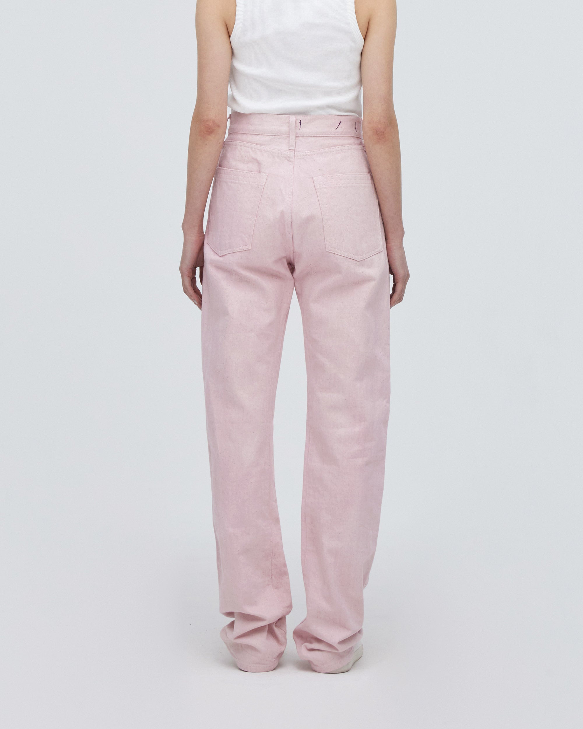 バックフィットスタイル<br>ヒップを包み込むように作った立体的なバックスタイルは小尻効果があります。