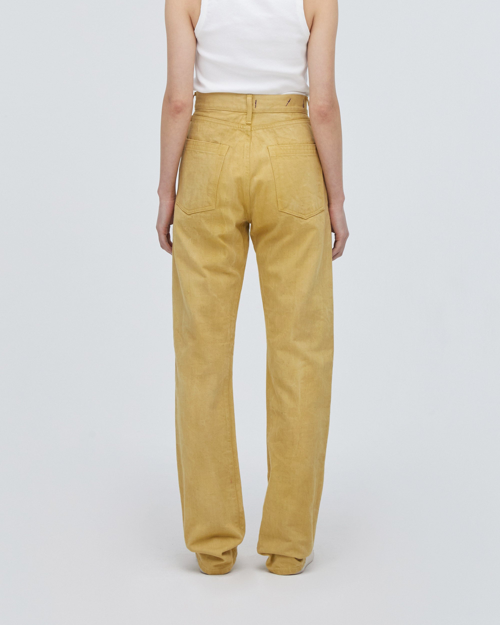 バックフィットスタイル<br>ヒップを包み込むように作った立体的なバックスタイルは小尻効果があります。