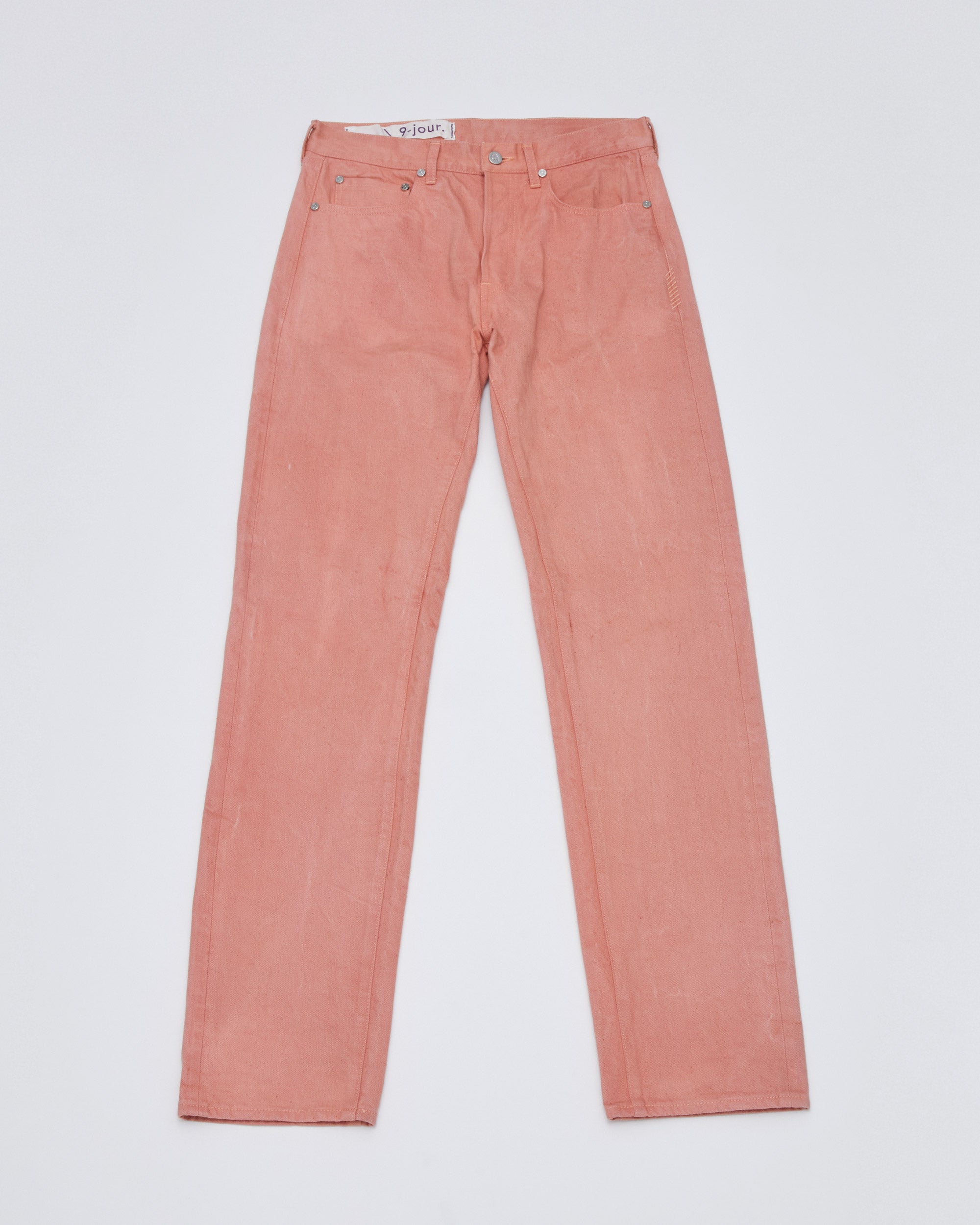 フロントプットスタイル<br>股上を立体的にすることで面積を小さく見せ、更に股下をスッキリと見せる事により脚が長く見えます。