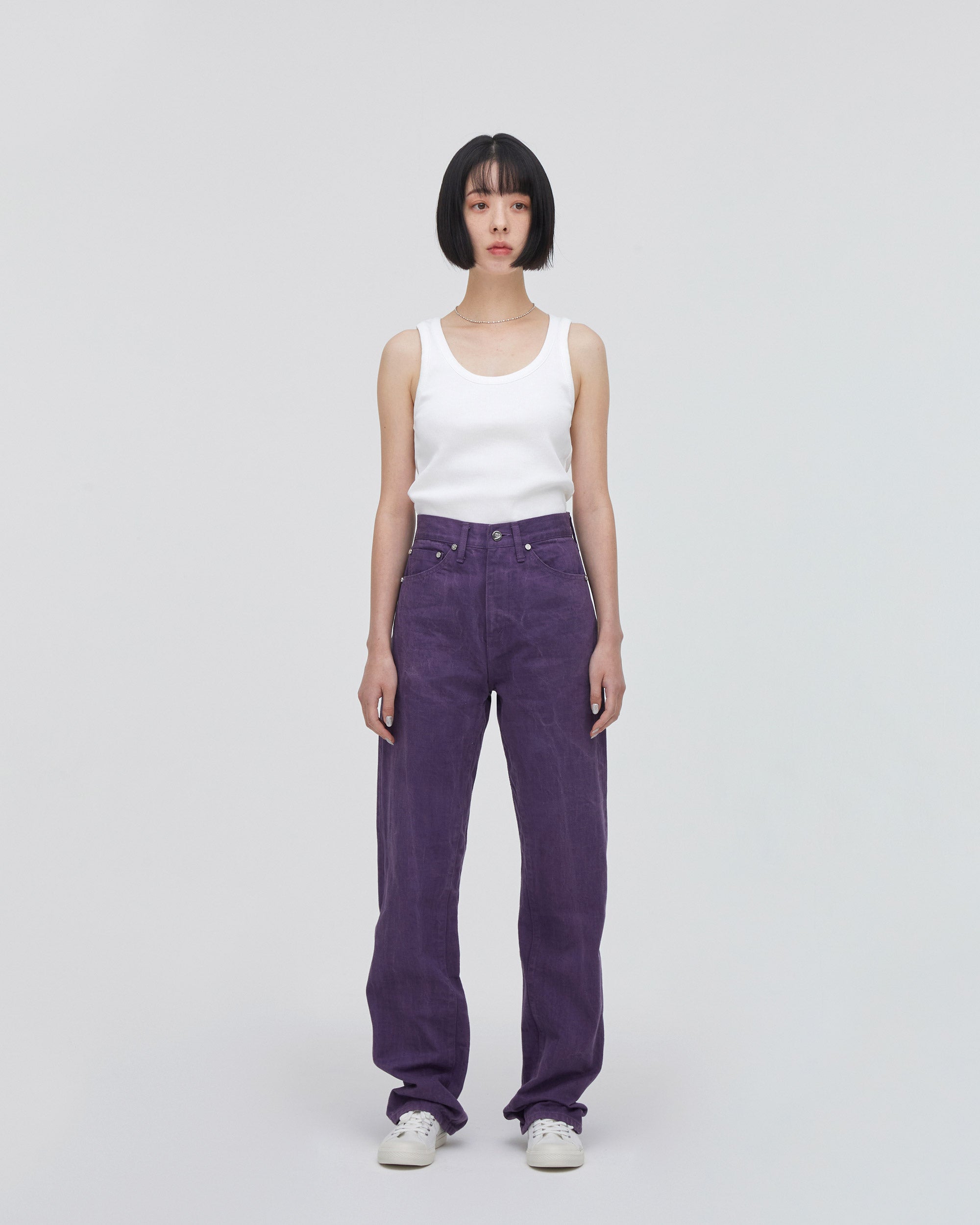 High-Waist Straight MODEL<br>フロントフィットスタイル<br>股下にスッキリと美しい三角形が見えるようにマチを施し立体的に仕上げています。