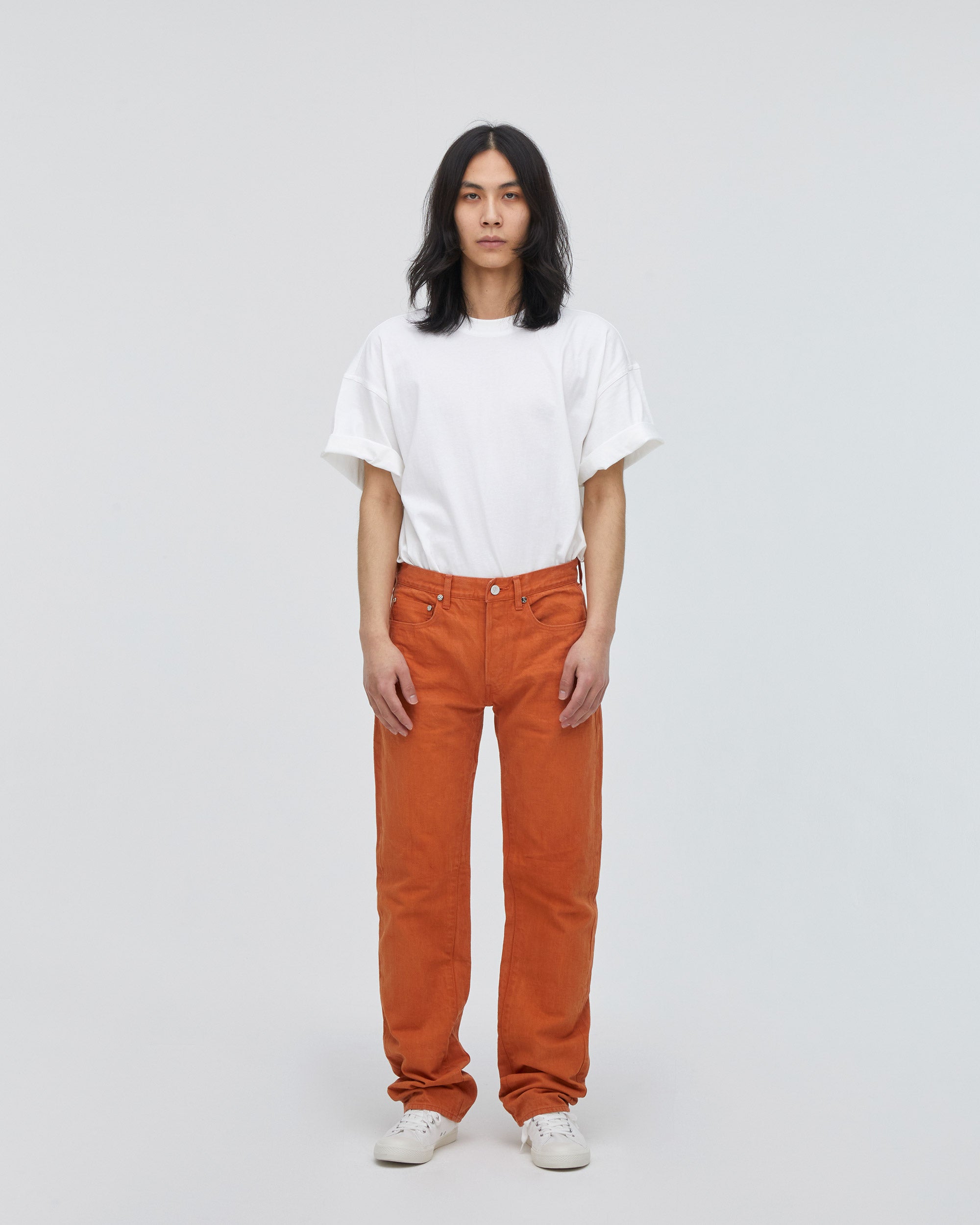 Standard Straight MODEL<br>フロントフィットスタイル<br>股下にスッキリと美しい三角形が見えるようにマチを施し立体的に仕上げています。