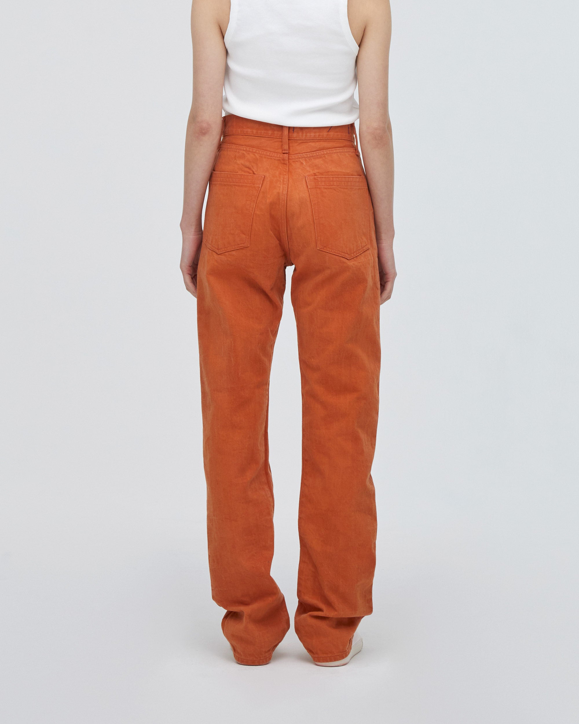 バックフィットスタイル<br>ヒップを包み込むように作った立体的なバックスタイルは小尻効果があります。