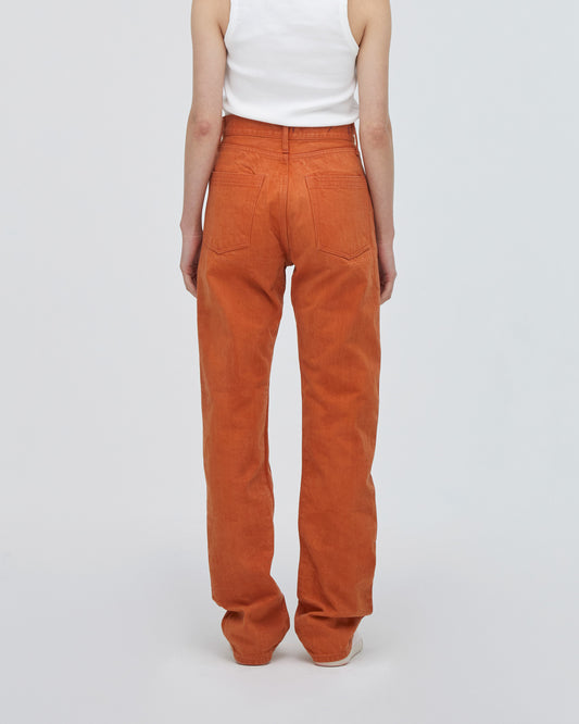 バックフィットスタイル<br>ヒップを包み込むように作った立体的なバックスタイルは小尻効果があります。