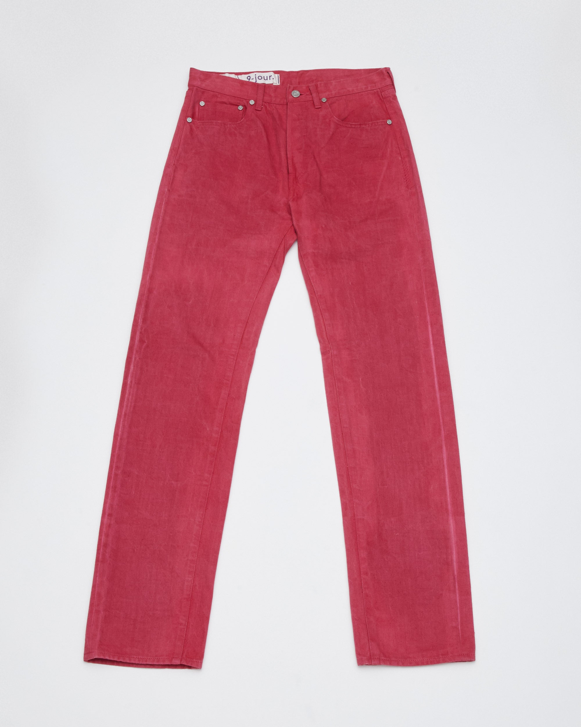 フロントプットスタイル<br>股上を立体的にすることで面積を小さく見せ、更に股下をスッキリと見せる事により脚が長く見えます。