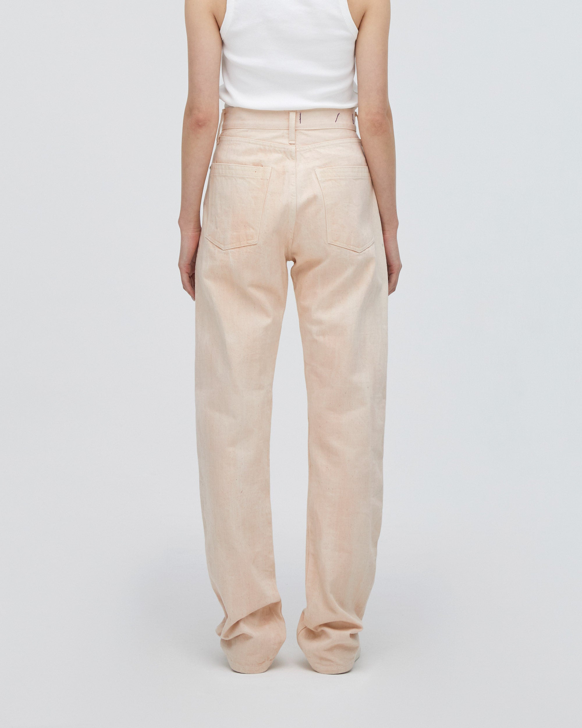 バックフィットスタイル<br>ヒップを包み込むように作った立体的なバックスタイルは小尻効果があります。