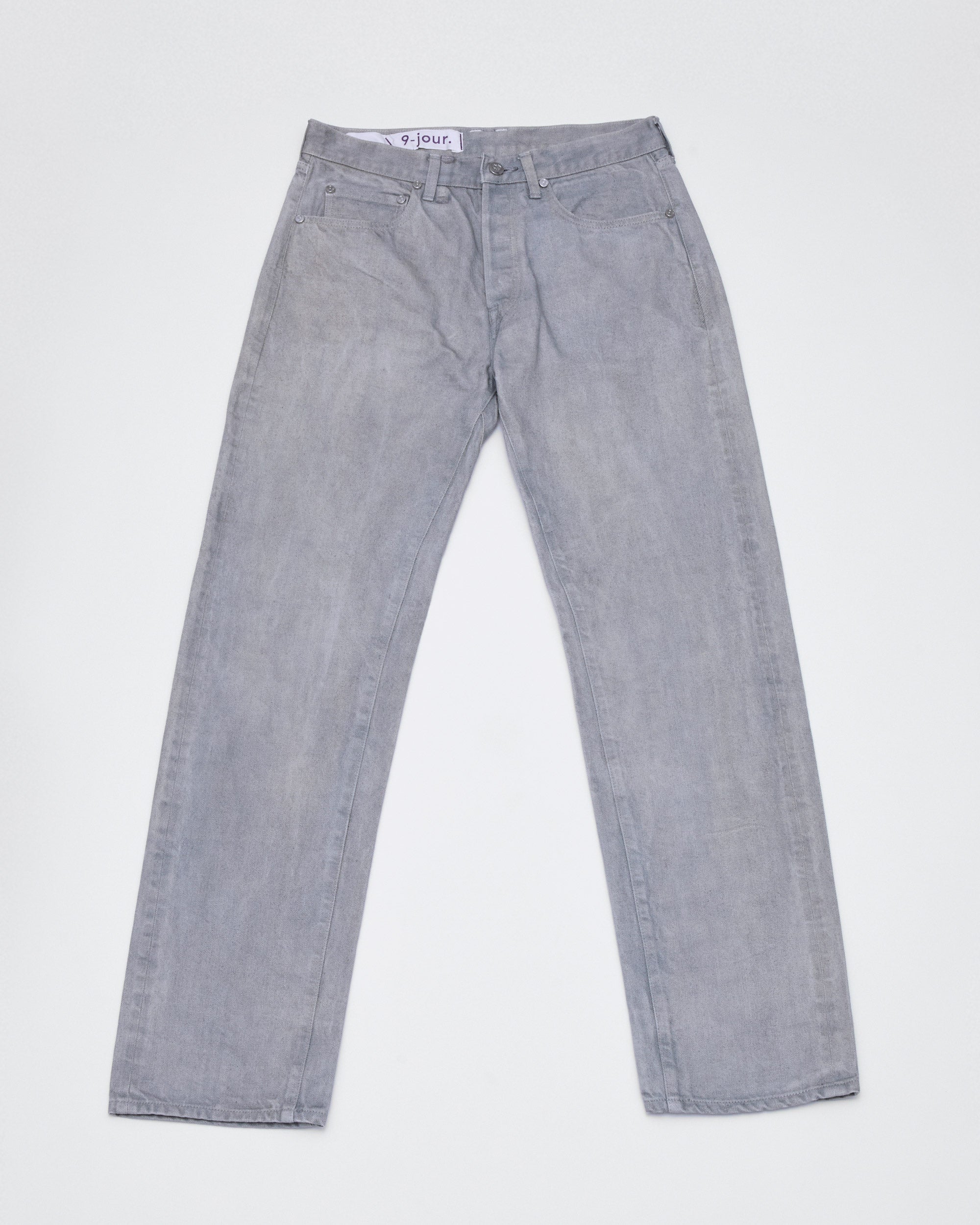 フロントプットスタイル<br>股上を立体的にすることで面積を小さく見せ、更に股下をスッキリと見せる事により脚が長く見えます。