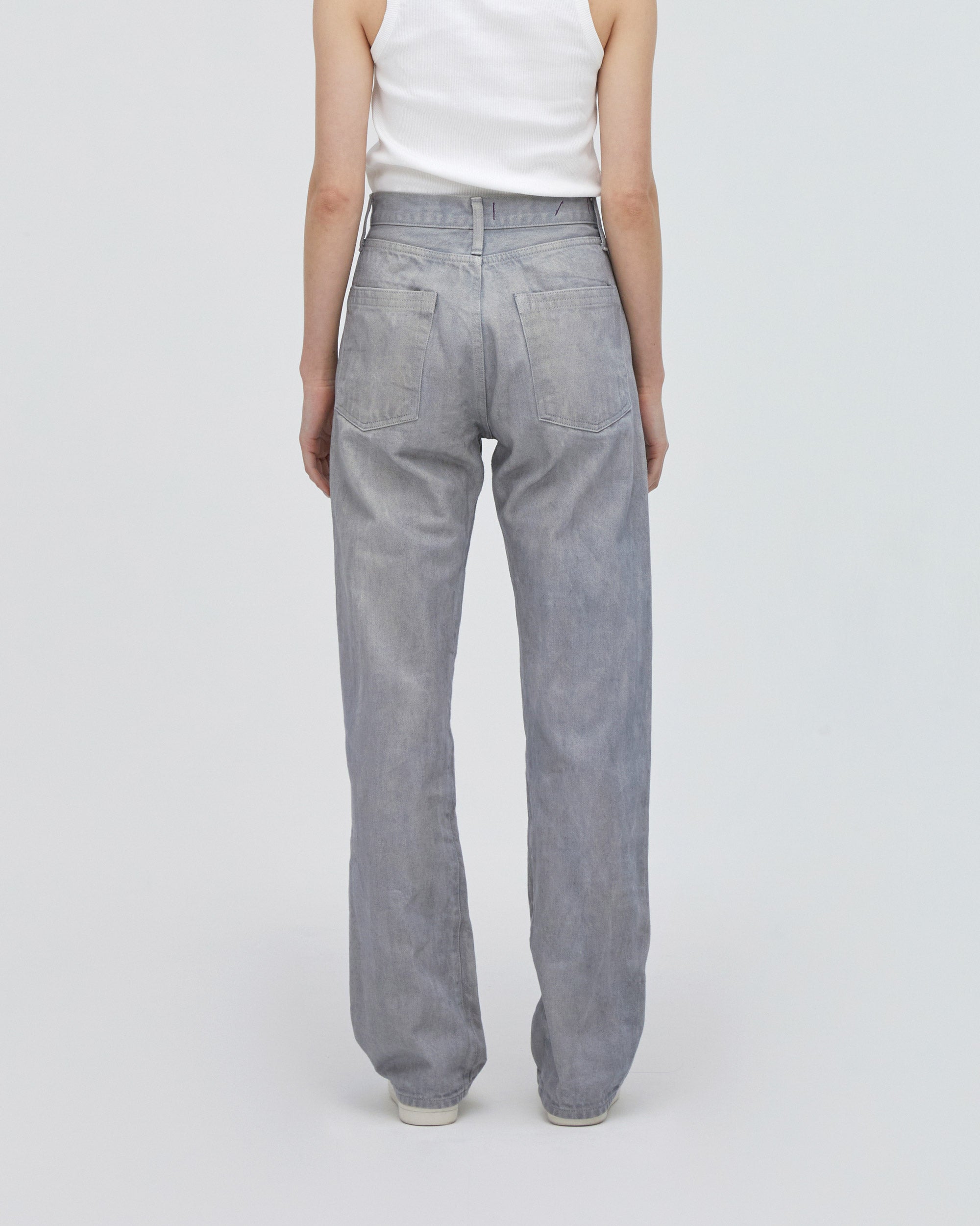 バックフィットスタイル<br>ヒップを包み込むように作った立体的なバックスタイルは小尻効果があります。