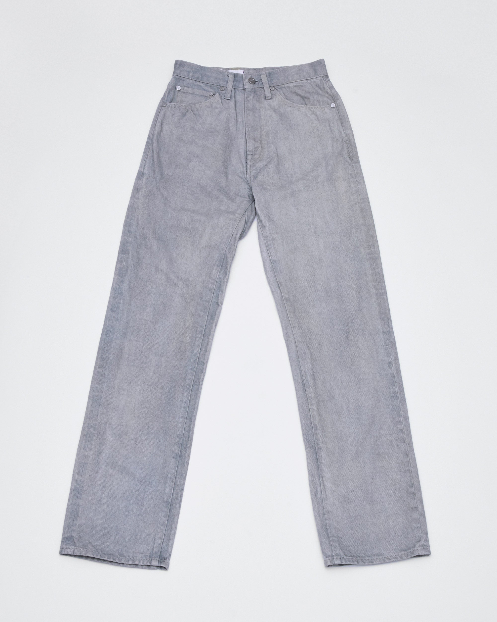 フロントプットスタイル<br>丸みのある立体的なフォルムに仕上げています。更に股下をスッキリと見せる事により脚が長く見えます。