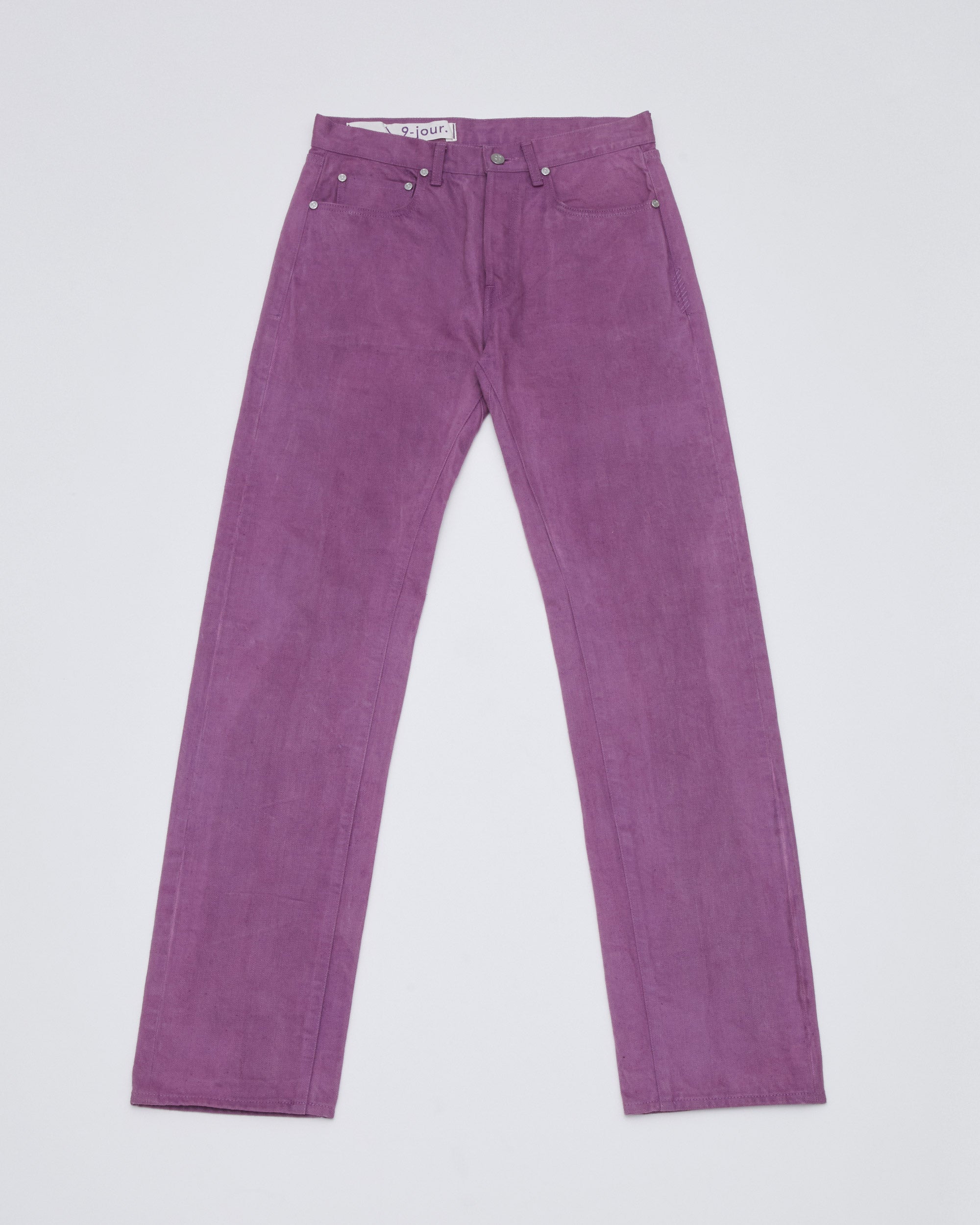 フロントプットスタイル<br>股上を立体的にすることで面積を小さく見せ、更に股下をスッキリと見せる事により脚が長く見えます。