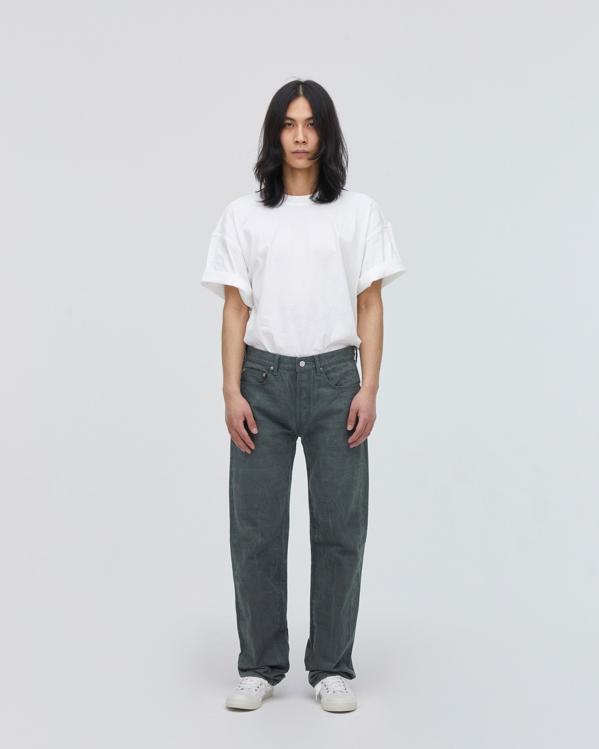 Standard Straight MODEL<br>フロントフィットスタイル<br>股下にスッキリと美しい三角形が見えるようにマチを施し立体的に仕上げています。