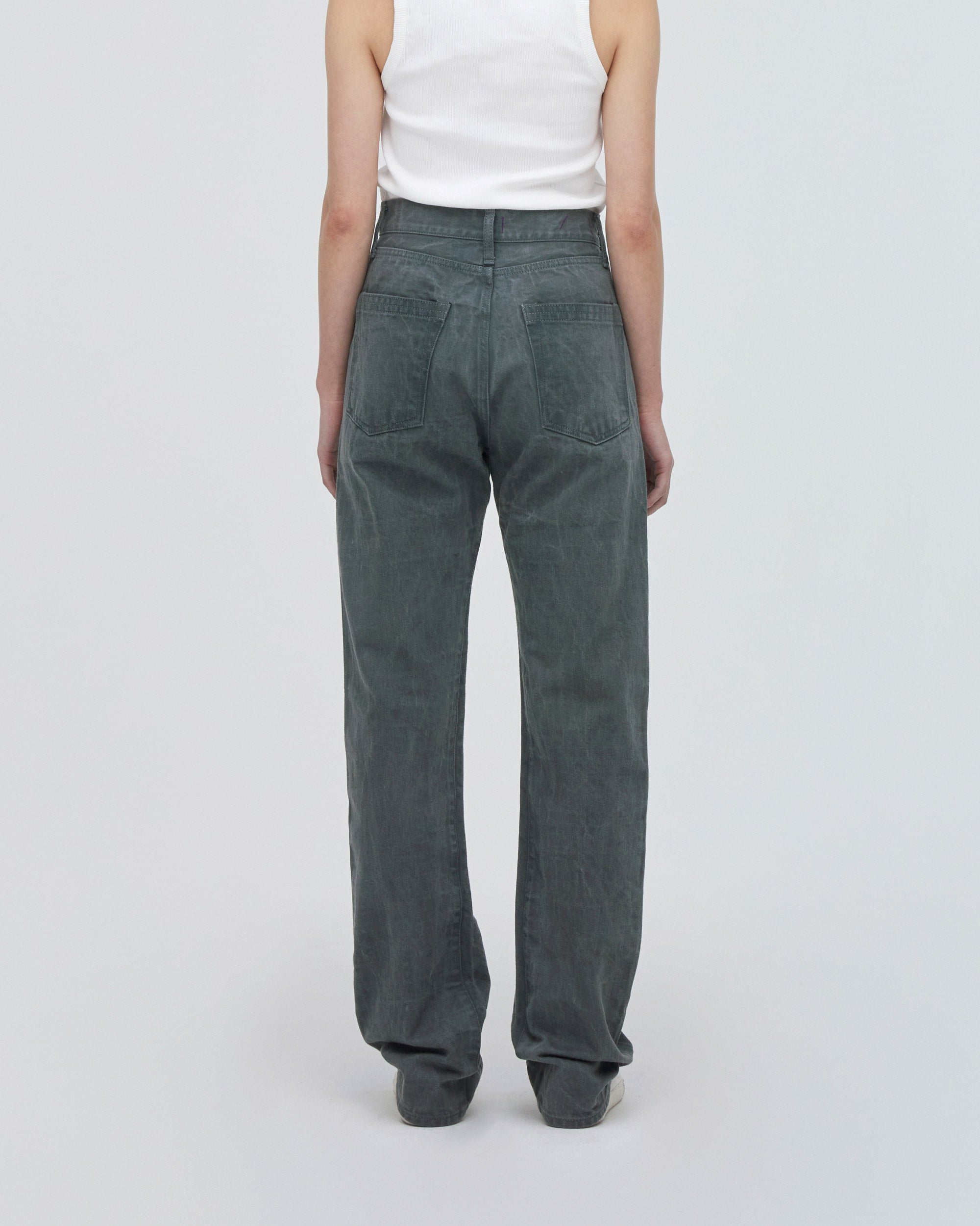 バックフィットスタイル<br>ヒップを包み込むように作った立体的なバックスタイルは小尻効果があります。