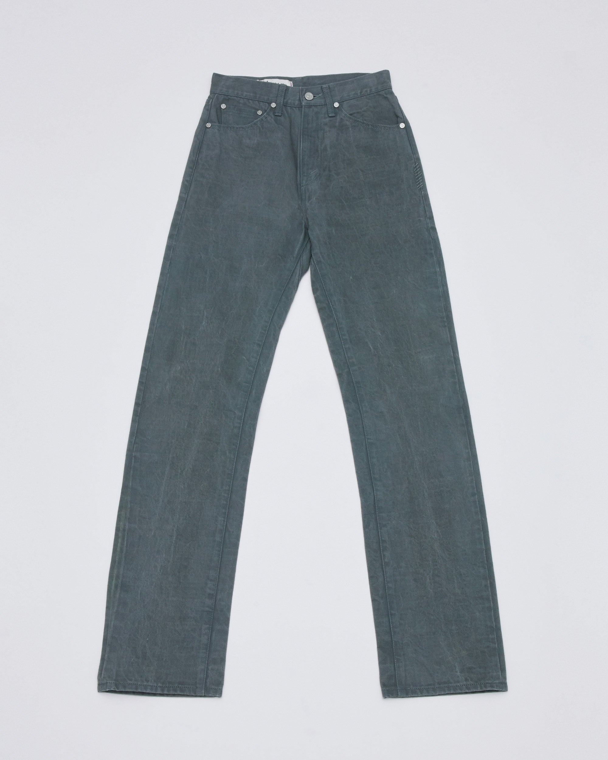 フロントプットスタイル<br>丸みのある立体的なフォルムに仕上げています。更に股下をスッキリと見せる事により脚が長く見えます。