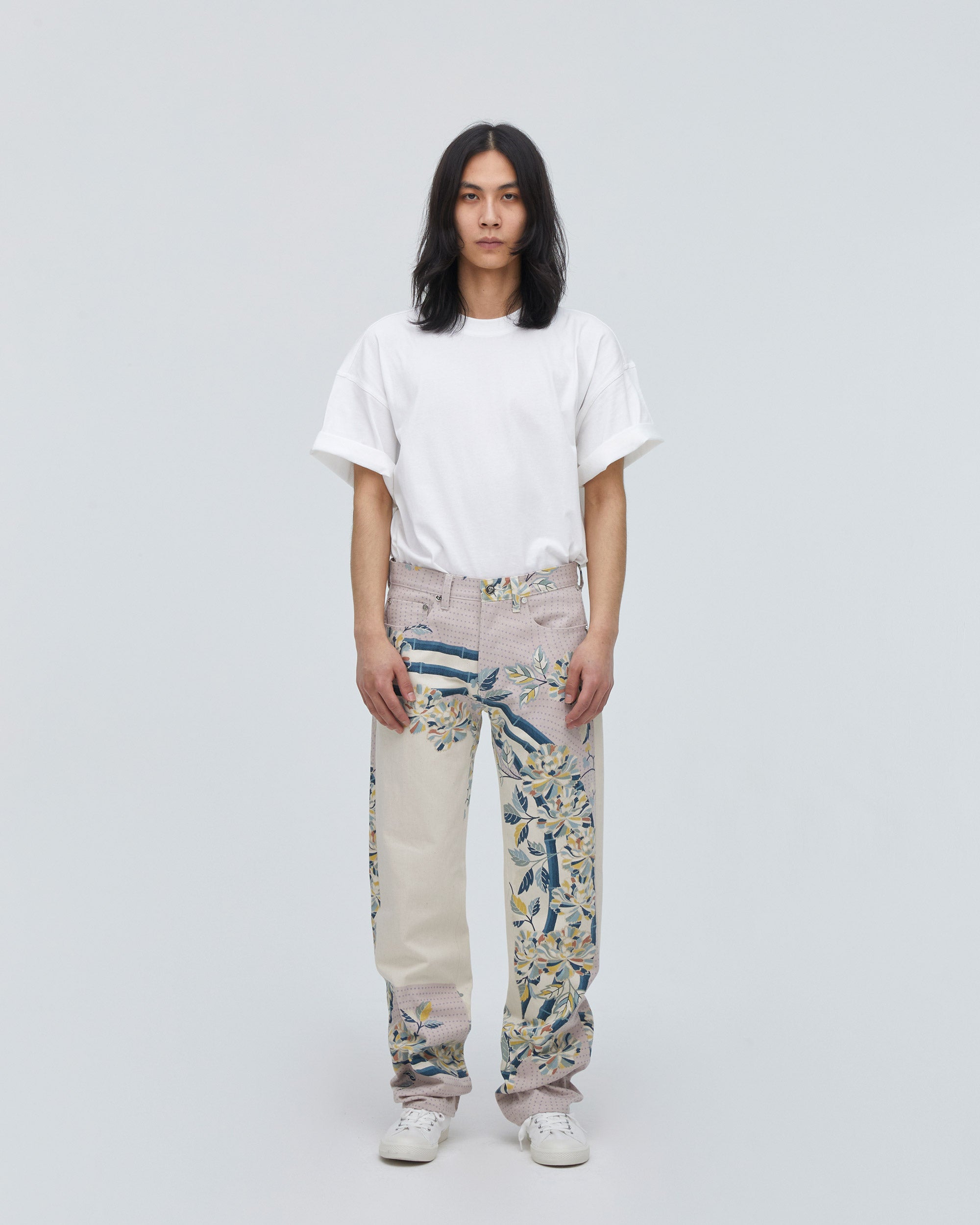 Standard Straight MODEL<br>フロントフィットスタイル<br>股下にスッキリと美しい三角形が見えるようにマチを施し立体的に仕上げています。