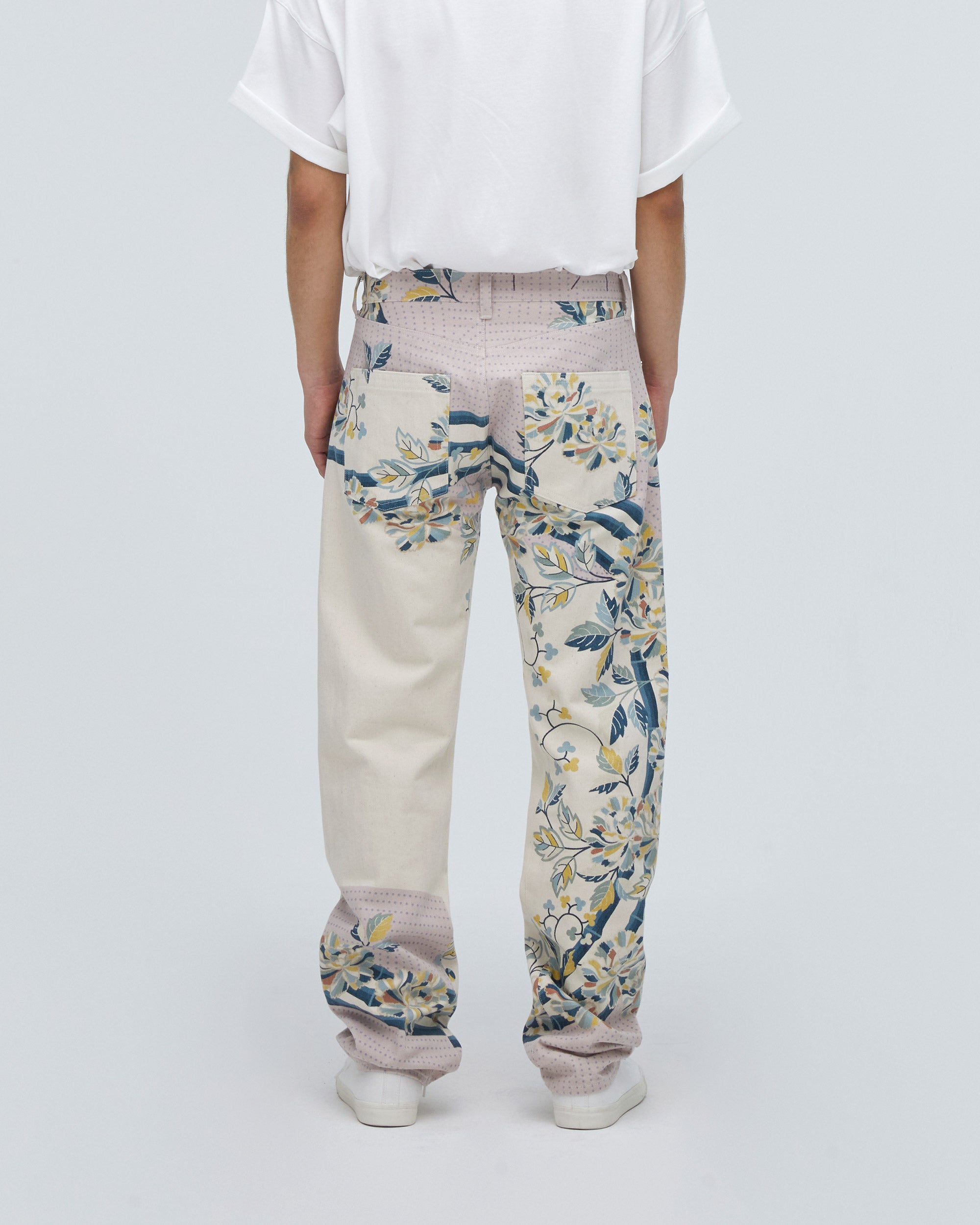 バックフィットスタイル<br>ヒップを包み込むように作った立体的なバックスタイルは小尻効果があります。