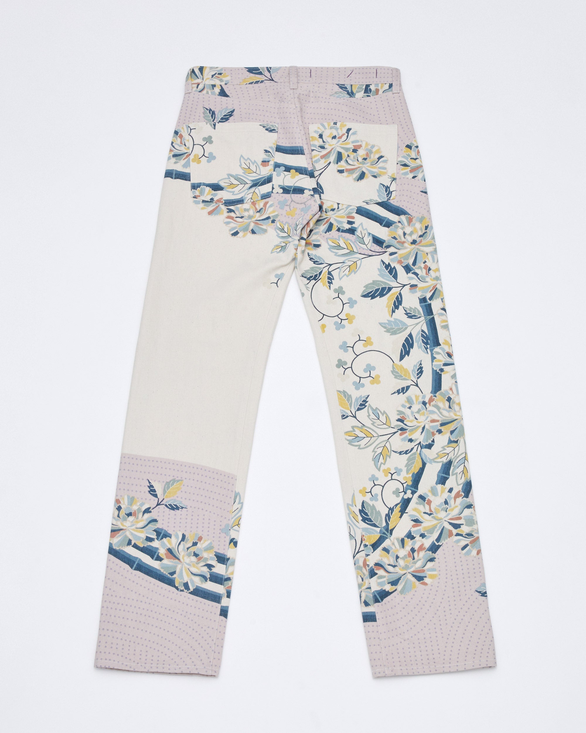 バックプットスタイル<br>ヨーク位置とポケット位置を上げることによりヒップUP効果があります。