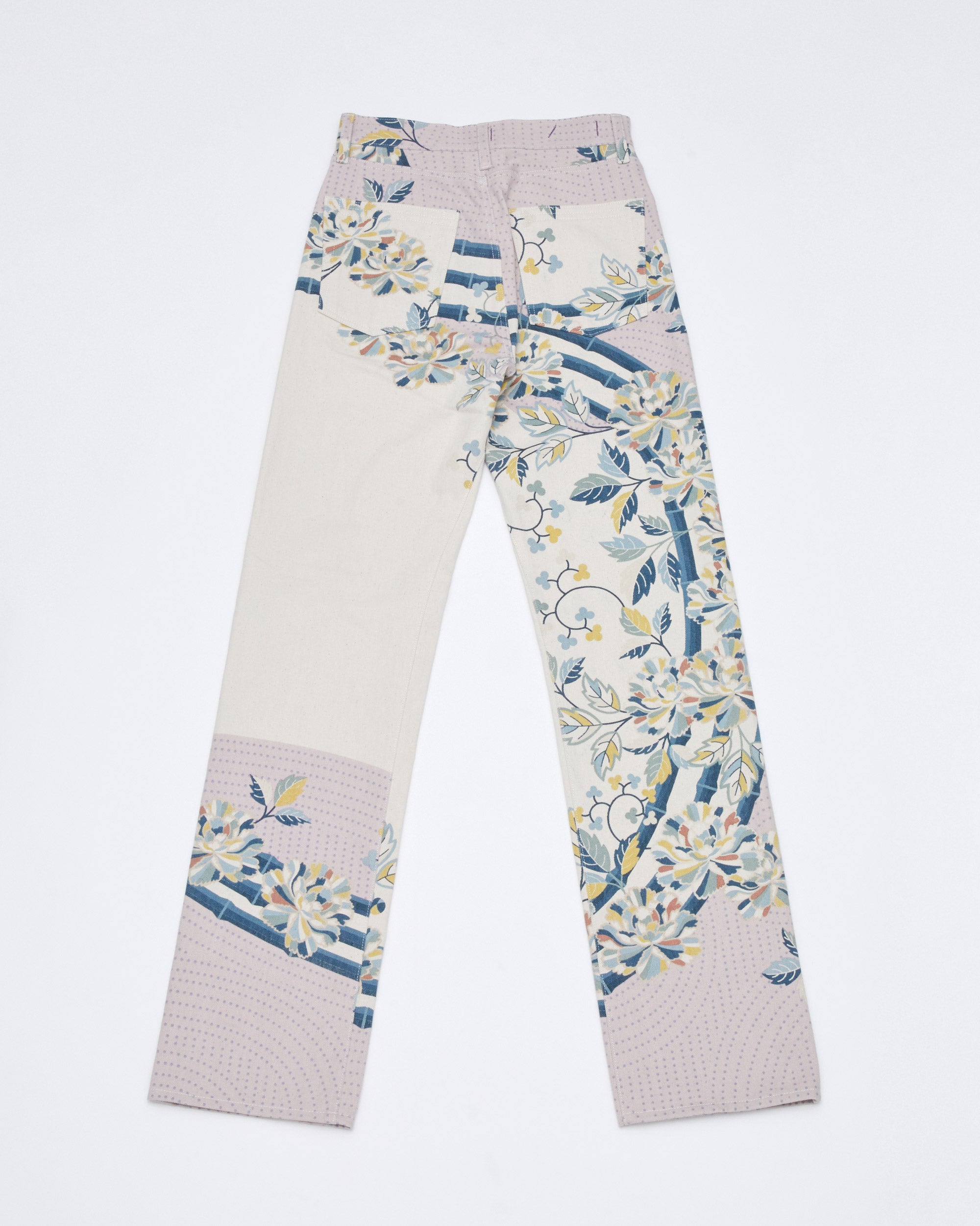 バックプットスタイル<br>ヨーク位置とポケット位置を上げることによりヒップUP効果があります。