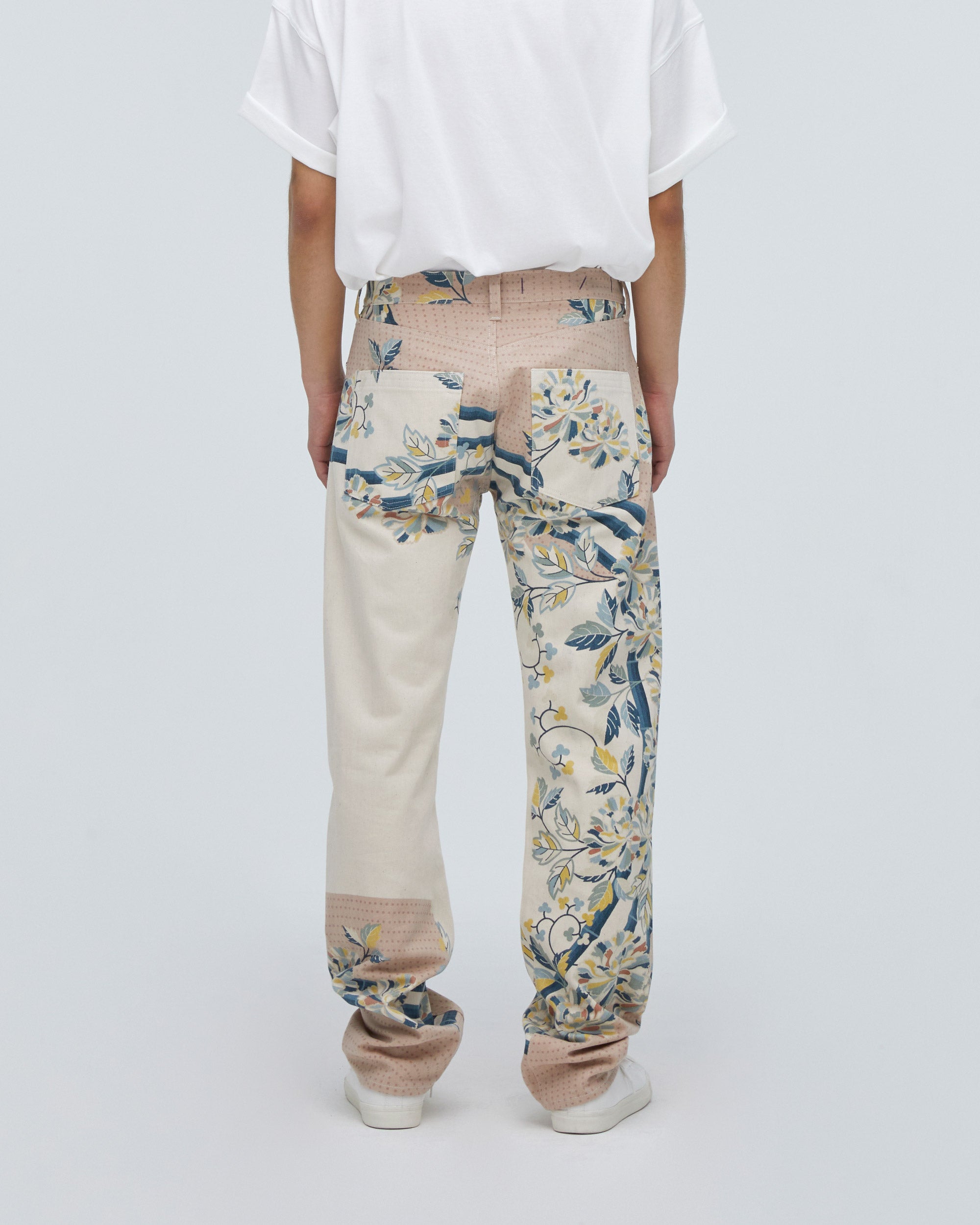 バックフィットスタイル<br>ヒップを包み込むように作った立体的なバックスタイルは小尻効果があります。