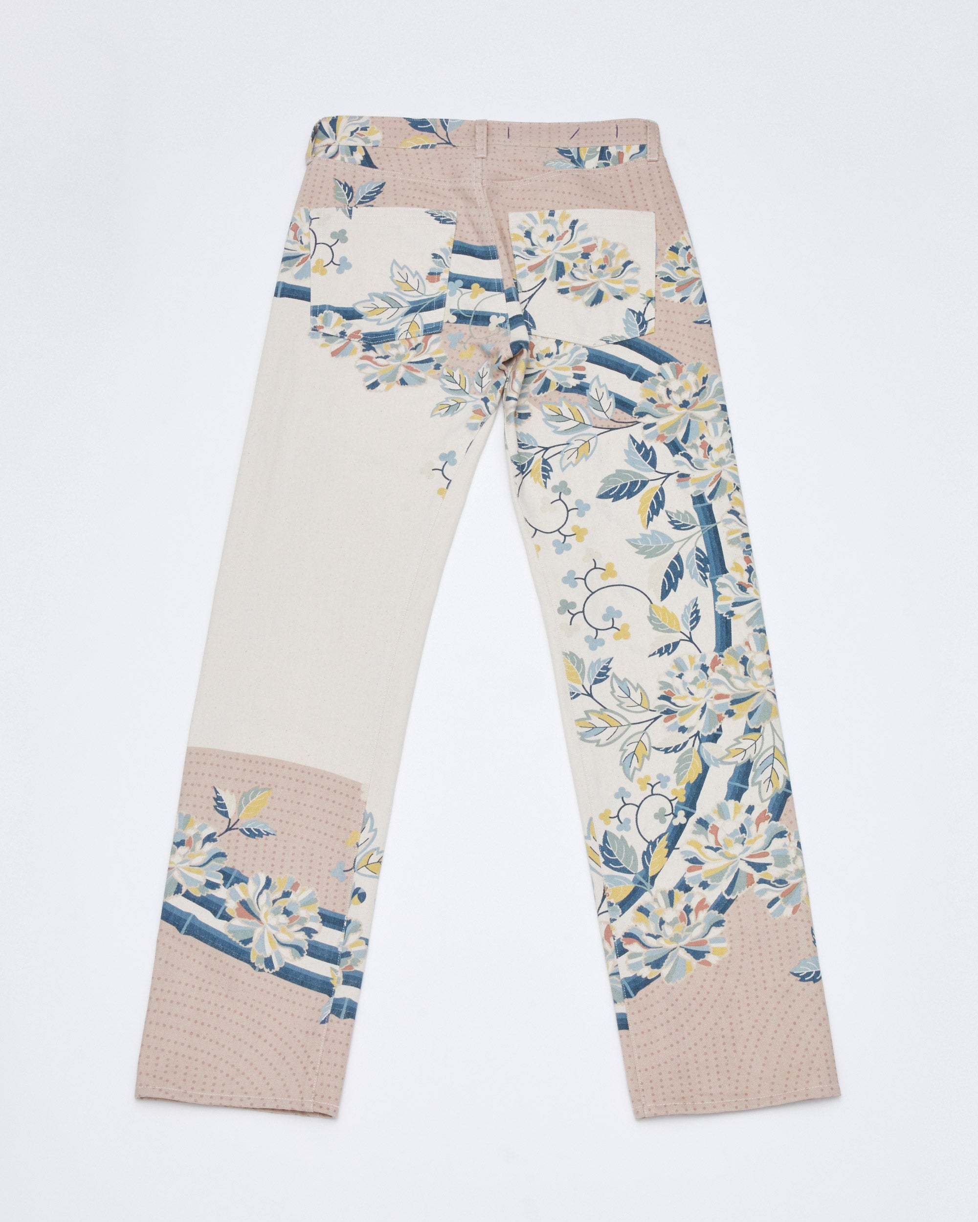 バックプットスタイル<br>ヨーク位置とポケット位置を上げることによりヒップUP効果があります。