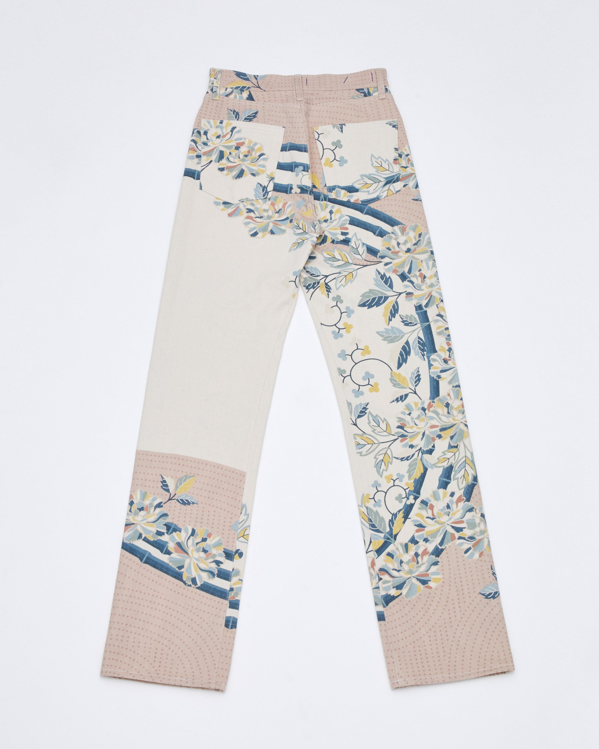 バックプットスタイル<br>ヨーク位置とポケット位置を上げることによりヒップUP効果があります。